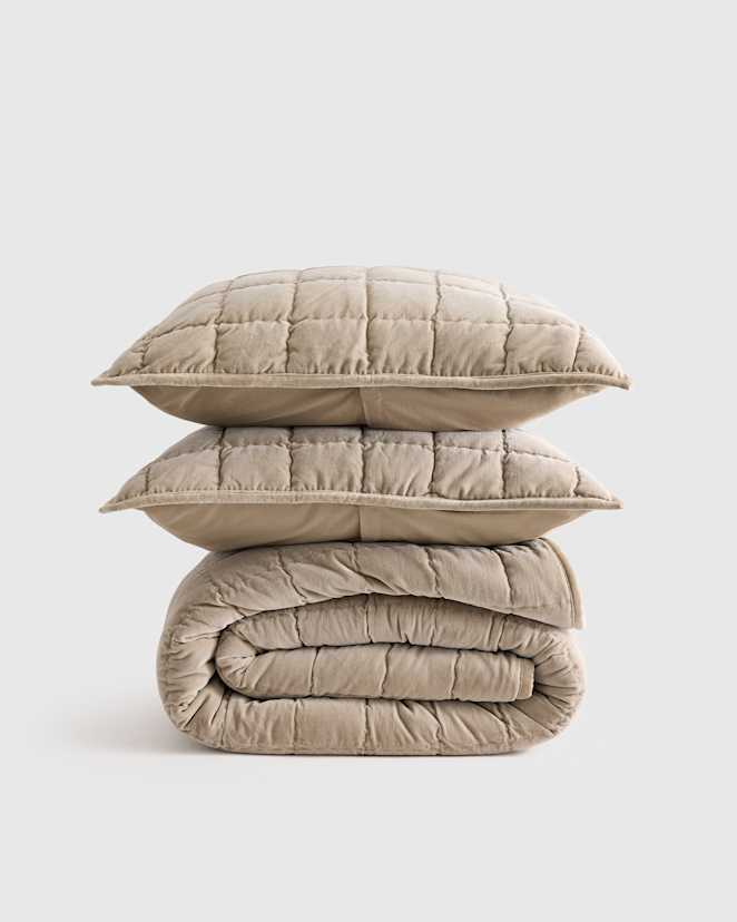 06 28 U BEDD 130 TPE 5054 Light Taupe Cotton Velvet Quilt Set
