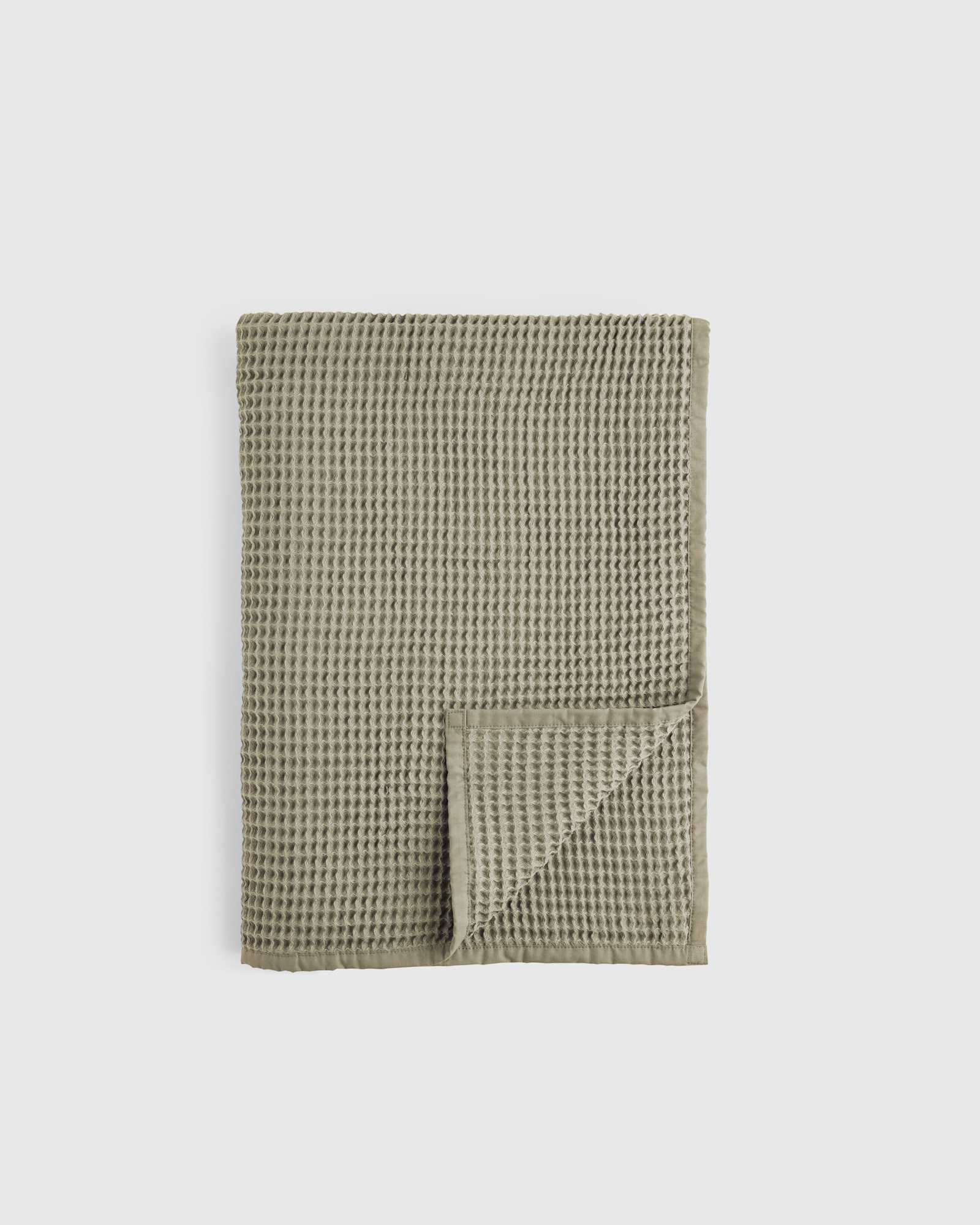 U-TEXT-63 Organic Waffle Throw Dried Sage 15098 CROPPED