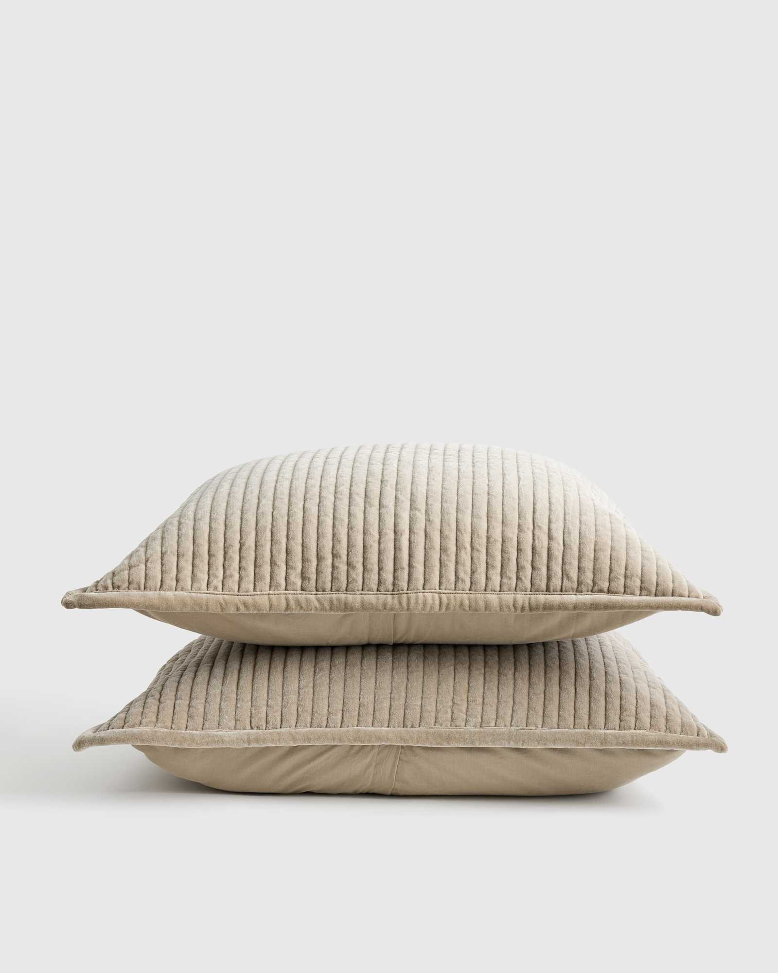 Light Taupe Ensemble de taies décoratives matelassées en velours de coton