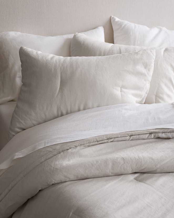 EuroLinenEssentialQuilt Grey 232 Light Grey European Linen Essential Quilted Sham Set