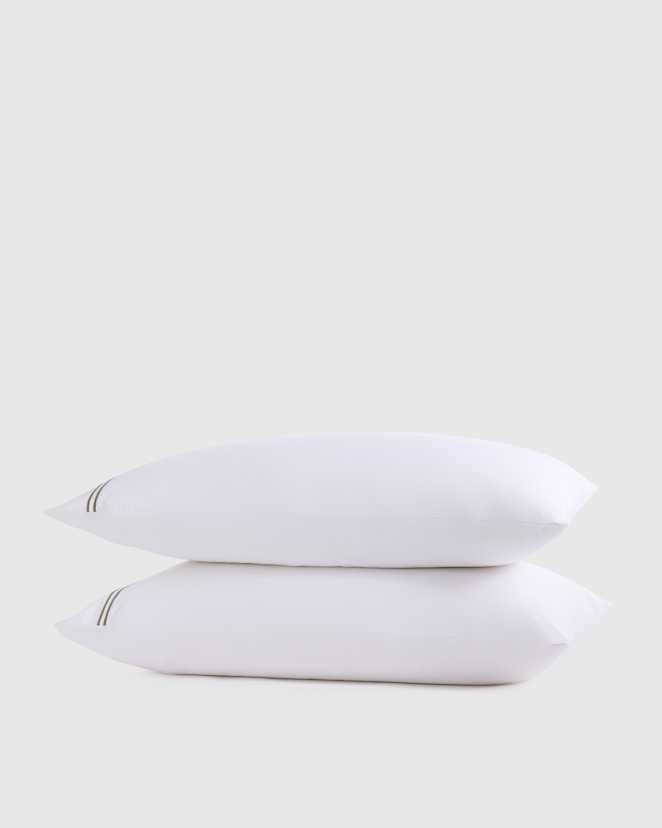 White/Dusty Olive Ensemble de taies d’oreiller en percale biologique nette à ornements