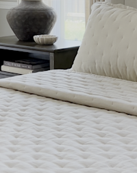 European Linen Dream Quilt - PDP Video Thumbnail (Ivory, 4x5)