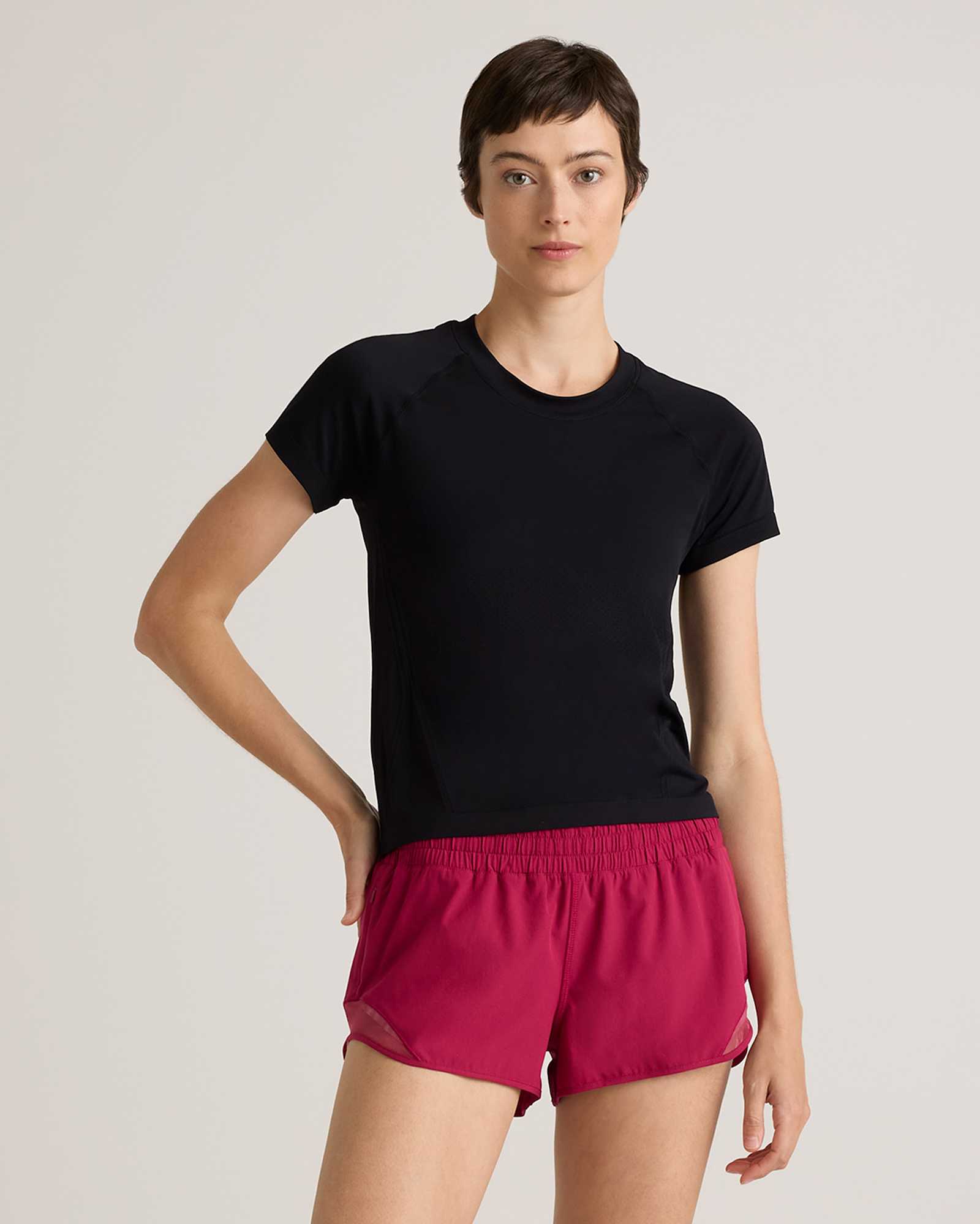 Black Seamless Waist-Length Tee