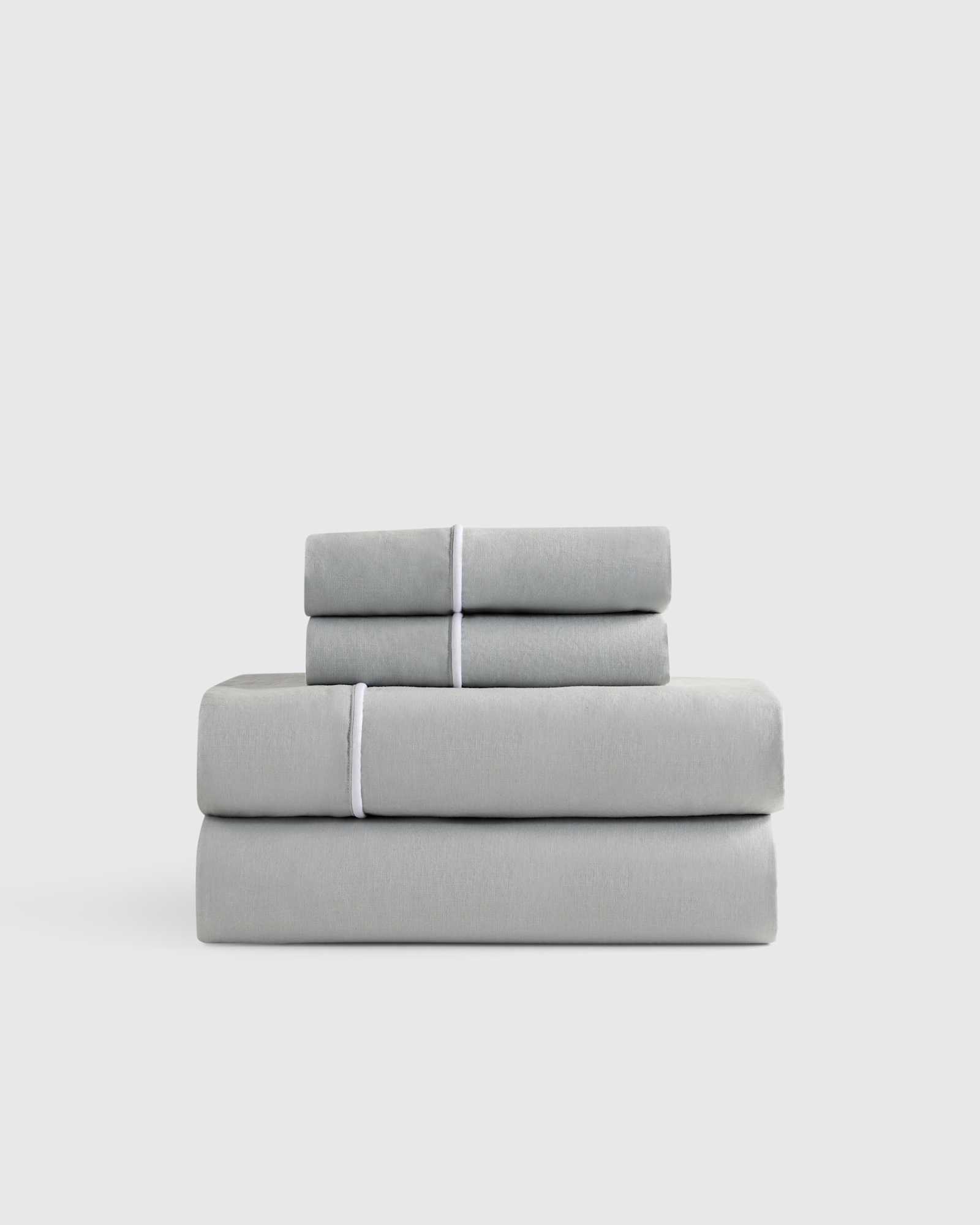 U-BEDD-417-065 EDITED mist/white European Linen Piped Sheet Set