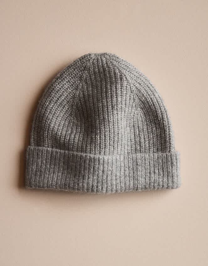 Heather Grey Bonnet côtelé en cachemire de Mongolie