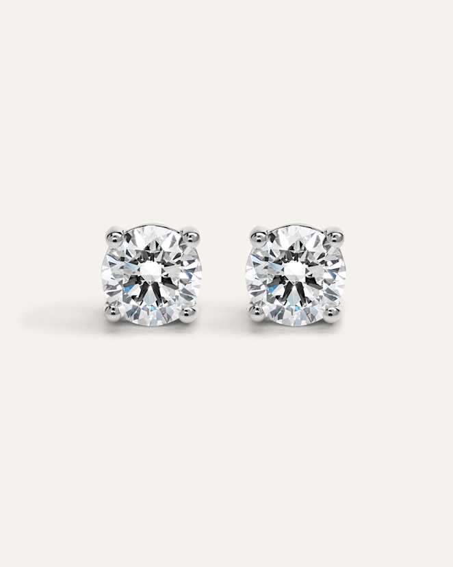 White Gold Clous d'oreilles solitaires en or 14 carats à diamant de laboratoire serti à quatre griffes - 5 carats au total