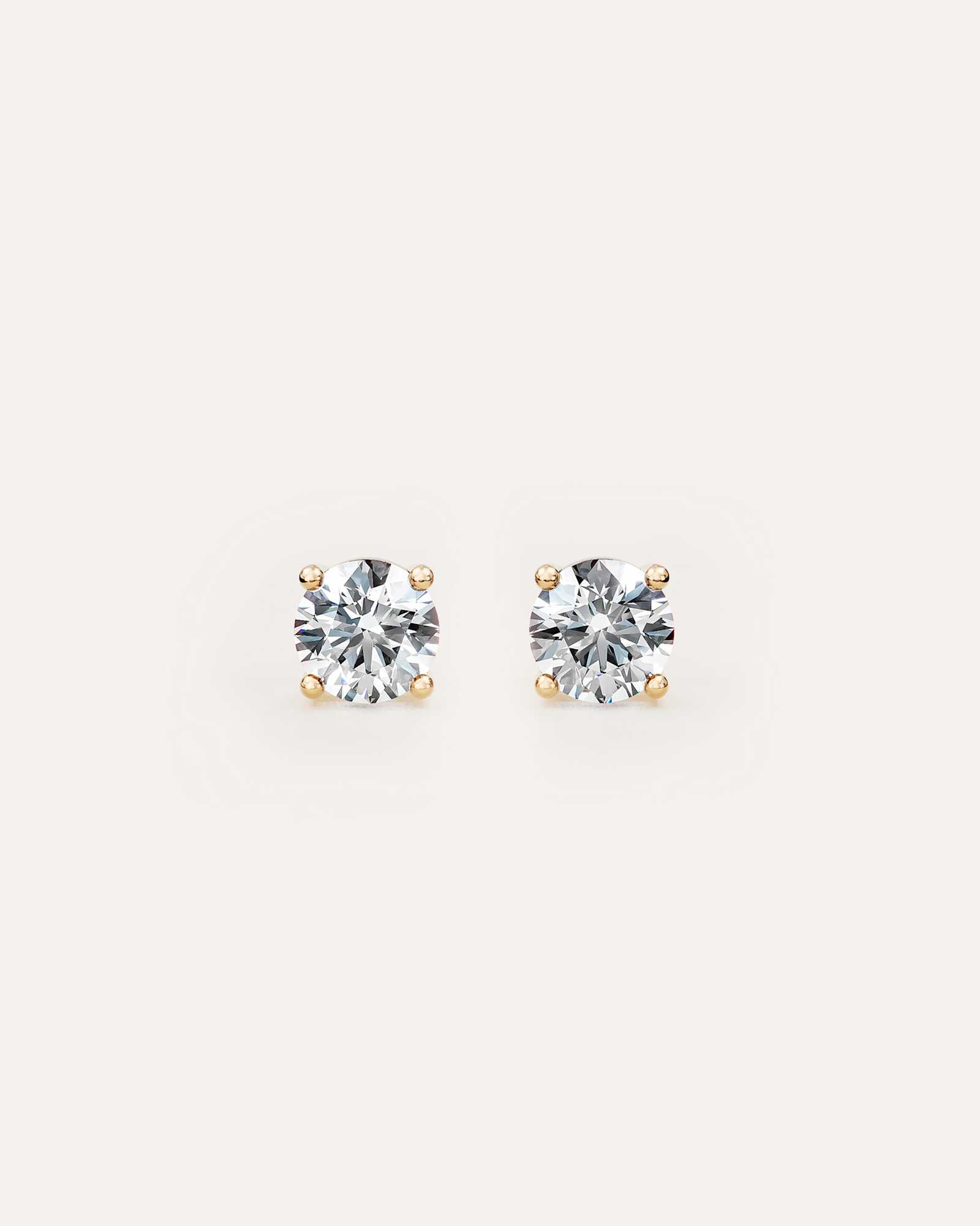Yellow Gold Clous d'oreilles solitaires en or 14 carats à diamant de laboratoire serti à quatre griffes - 2 carats au total