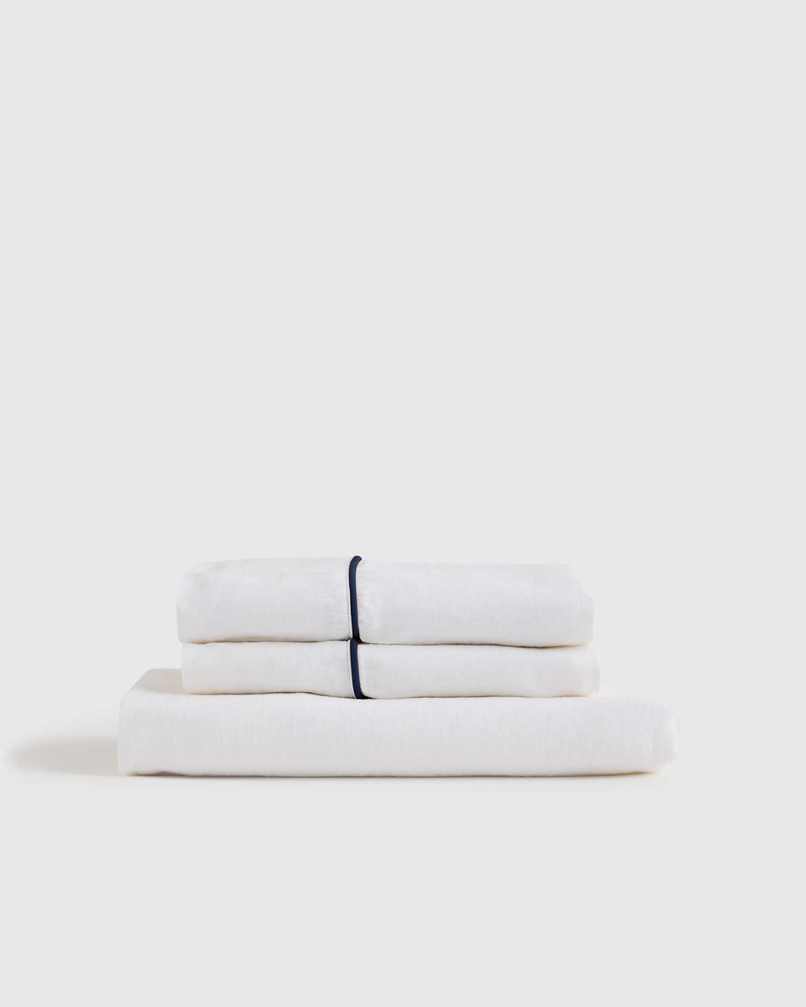 white/navy European Linen Piped Fitted Sheet Set