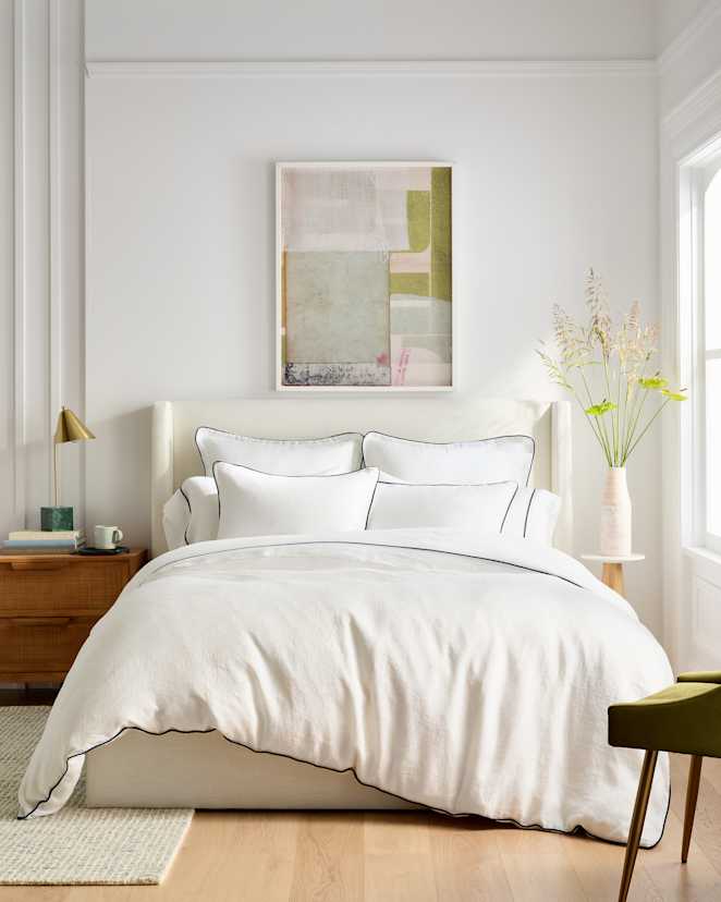 White/Navy European Linen Piped Deluxe Bedding Bundle