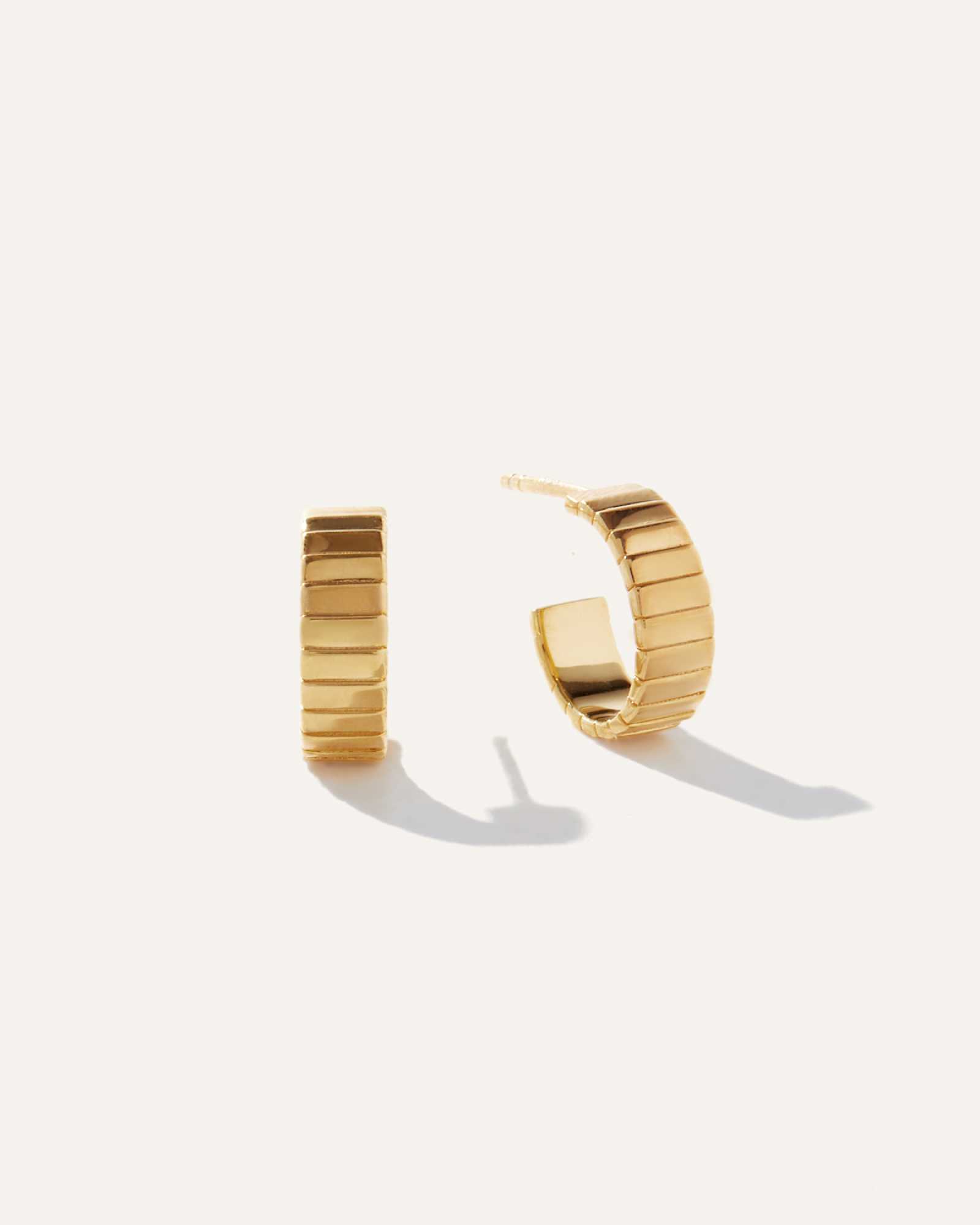 gold-vermeil Ridge Half Huggie Hoops