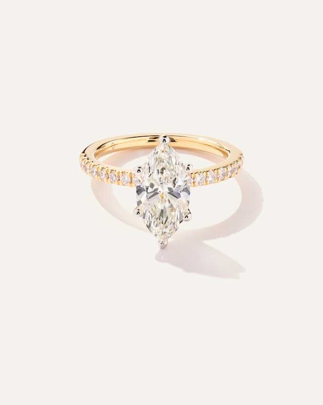 Yellow Gold Bague de fiançailles délicate à diamant de laboratoire taille marquise et à pavé de diamants de laboratoire - 2 carats