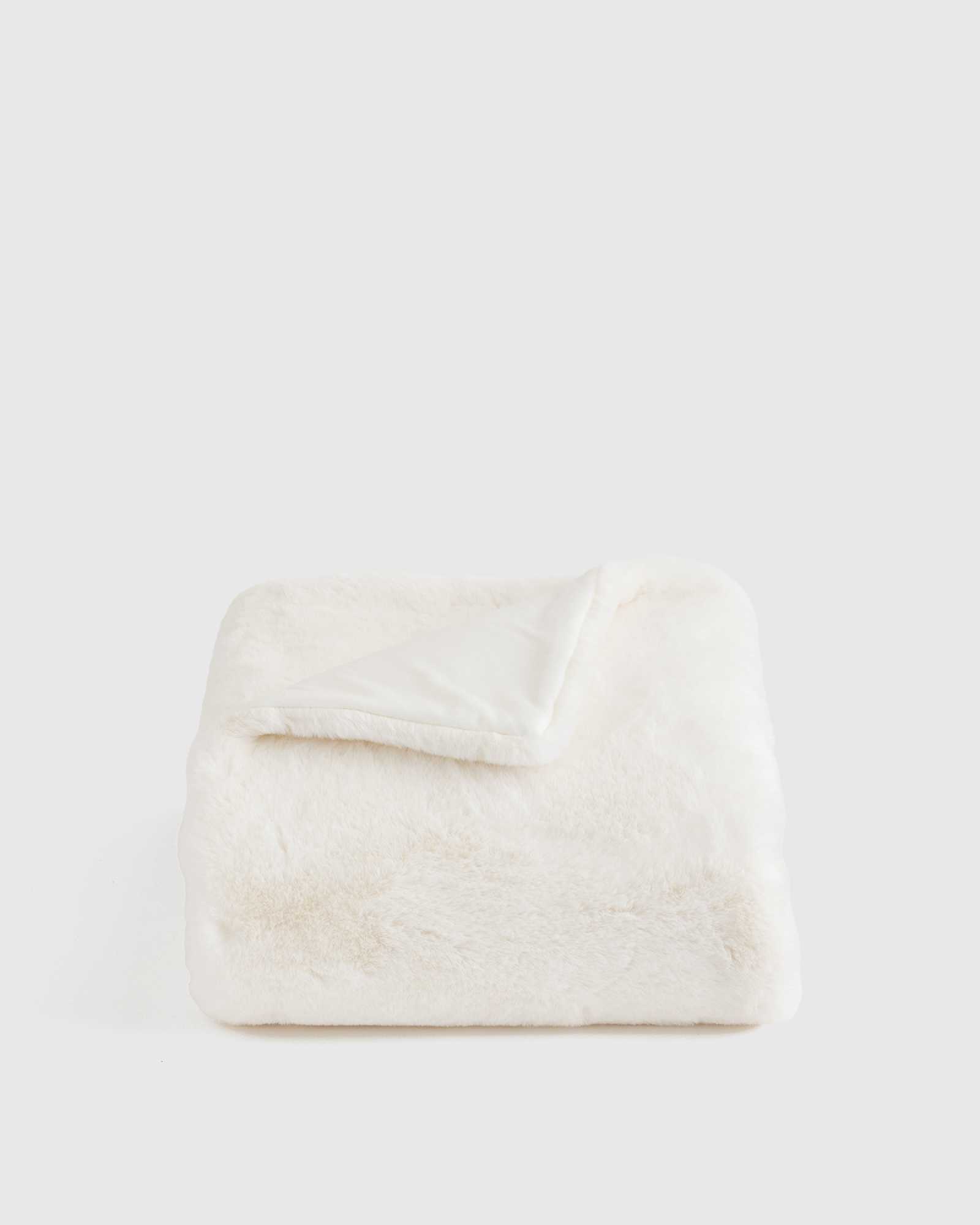 U HAC 436 SML 6079 EDITED ivory Luxury Faux Fur Throw