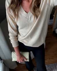 Lightweight Cotton Cashmere V-Neck Sweater - PDP Video Thumbnail (Heather Oatmeal, 4x5)