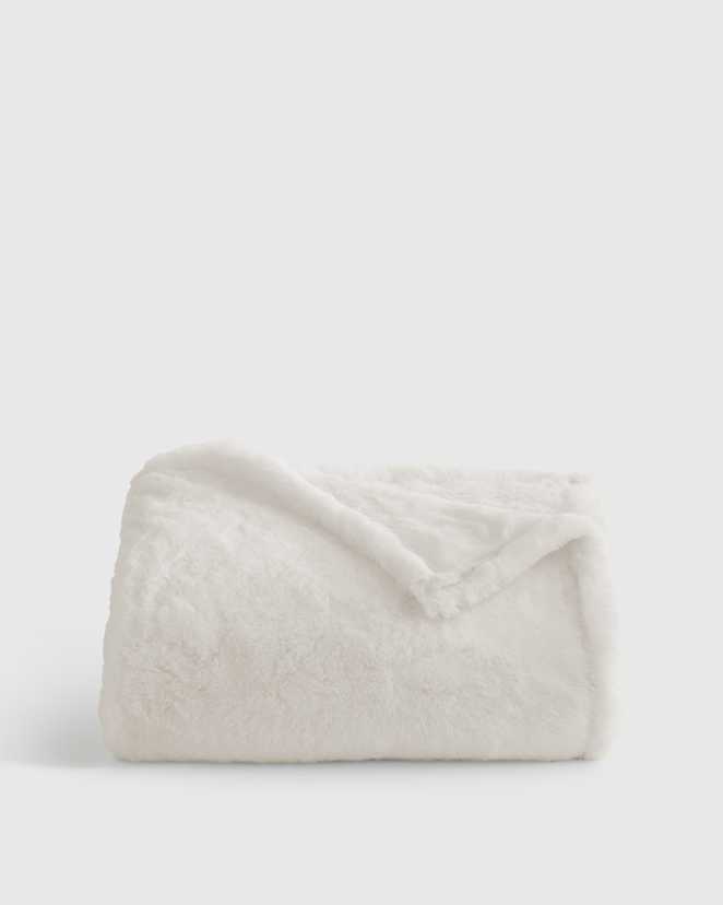 Snow Ultra-Fine Recycled Faux Fur Throw
