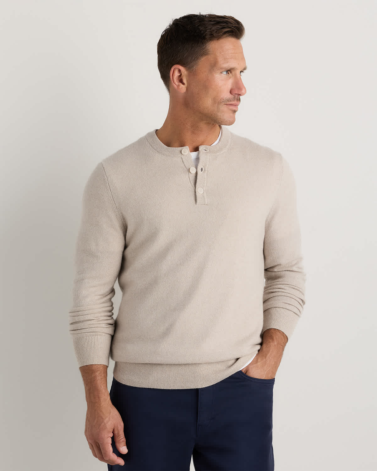 Heather Cloud Beige Pull Henley en cachemire de Mongolie