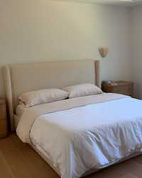 100% Linen Wingback Bed - PDP Video Thumbnail (Canvas, 4x5)