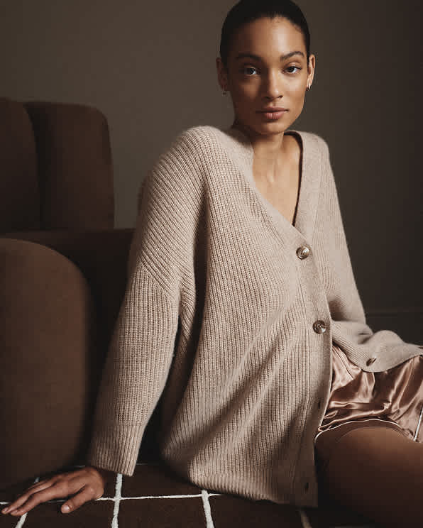 Oatmeal Cardigan surdimensionné coupe masculine en cachemire de Mongolie