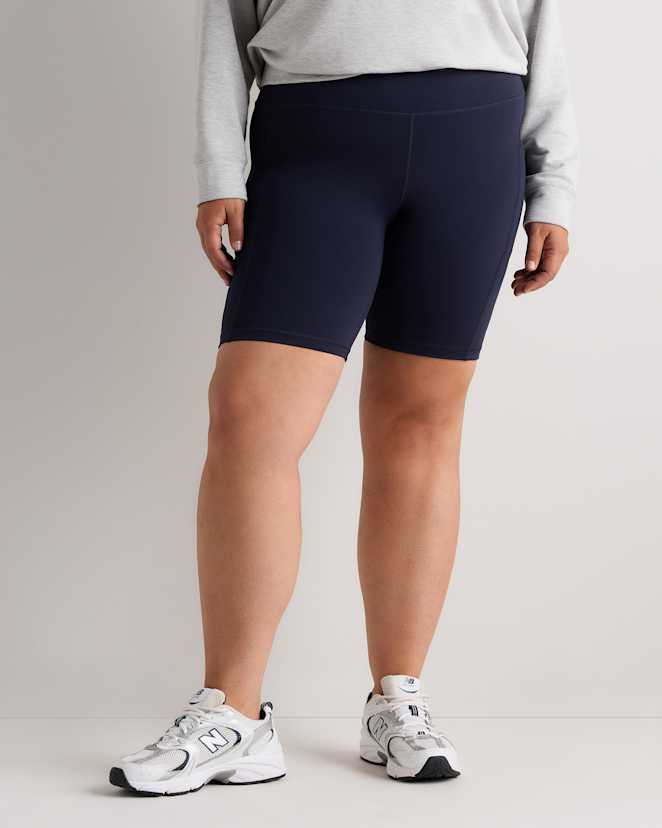 Deep Navy Cuissard sculptant à poches – 9 po