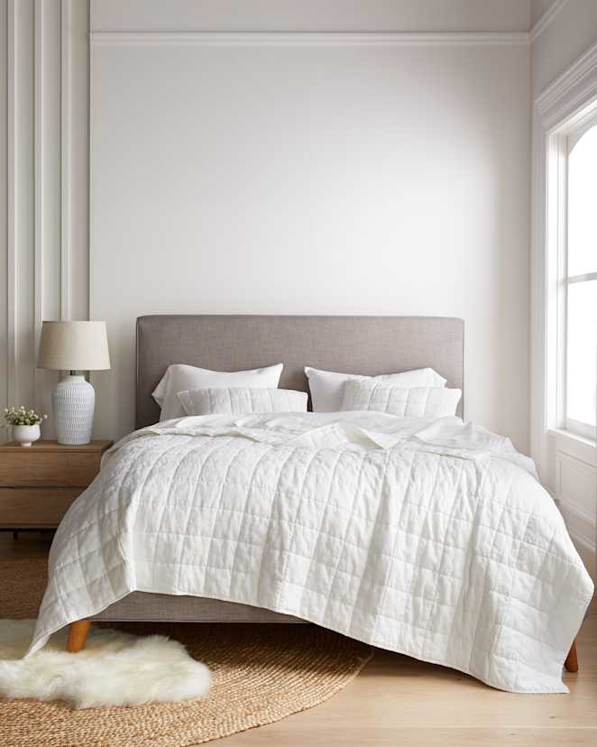 White European Linen Box Quilt Set