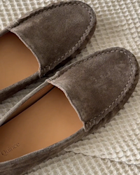 100-SuedeDriverLoafer MediumBrown VictoriaSchneider 4x5