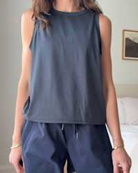 Flowknit Breeze High-Neck Tank - PDP Video Thumbnail (Heather Deep Navy, 4x5)