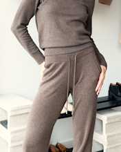Mongolian Cashmere Sweatpants Lexi-Lunde-4x5 thumbnail02