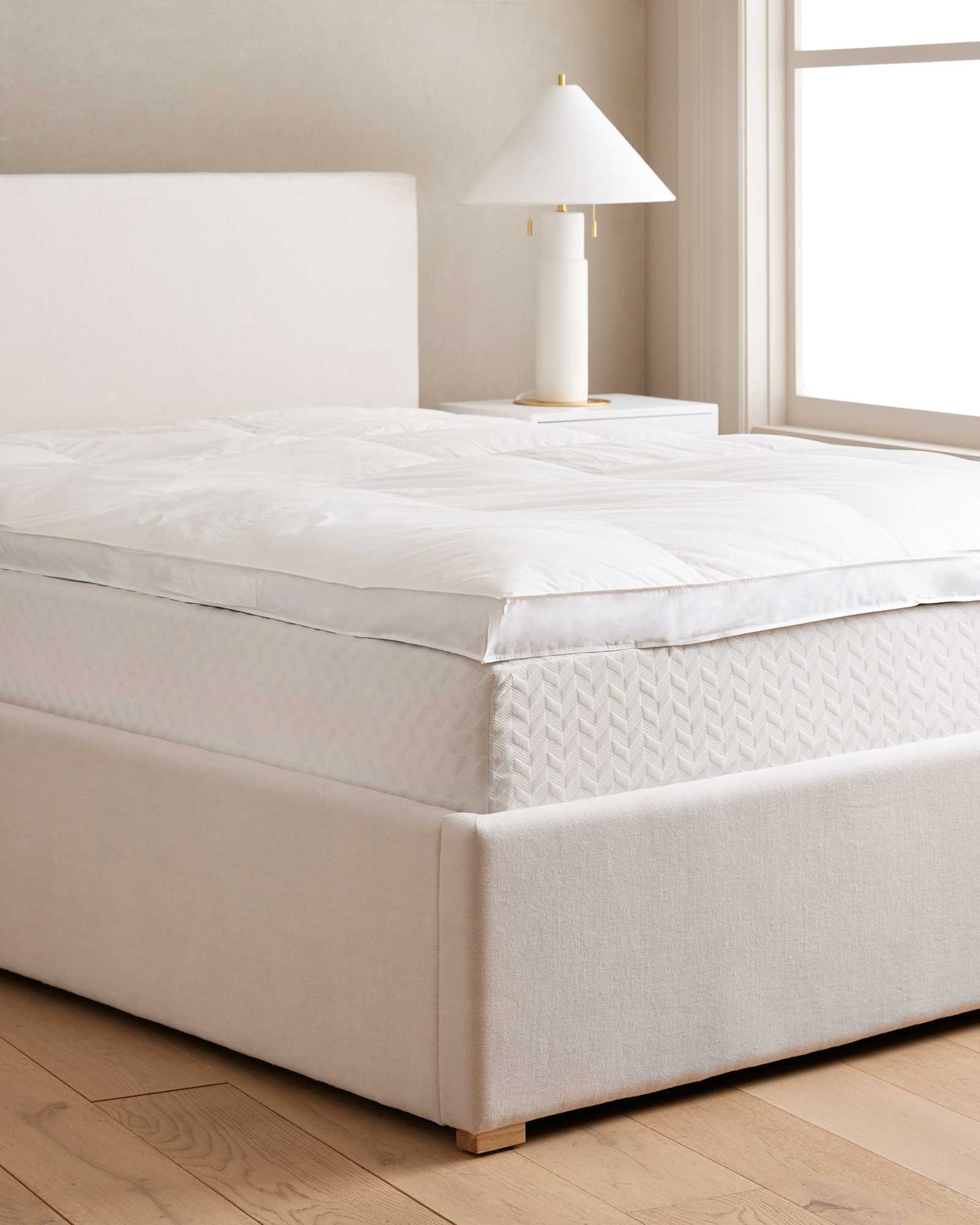 U BEDD 346 WHT 44818 EDITED white Luxe Downtop Featherbed Mattress Topper