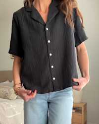 Organic Cotton Gauze Short Sleeve Shirt Black Victoria Schneider 4x5