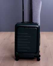 luggage 3.00 00 55 20.Still0012