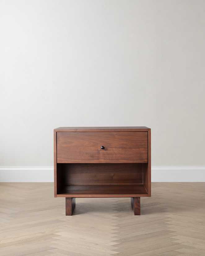 Walnut Brown Solid Wood Platform 1-Drawer Nightstand