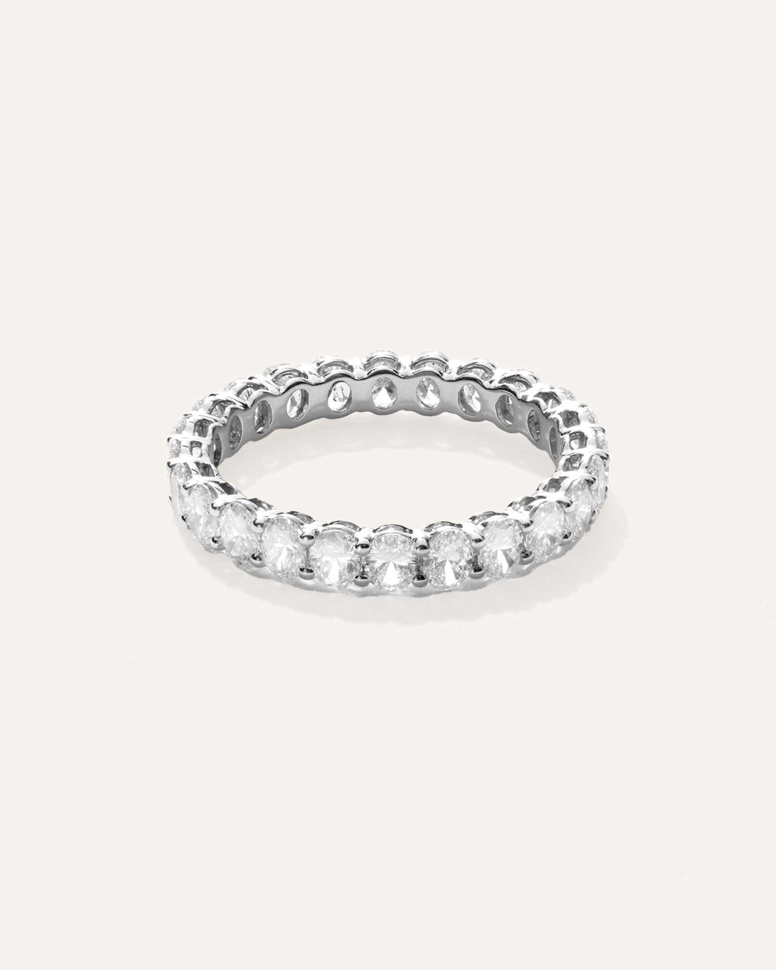 White Gold Bague d'éternité à diamants de laboratoire ovales