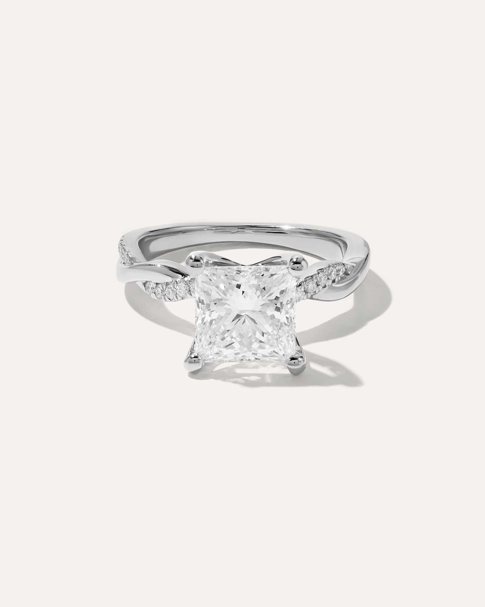 White Gold Bague de fiançailles torsadée à diamant de laboratoire taille princesse - 3 carats