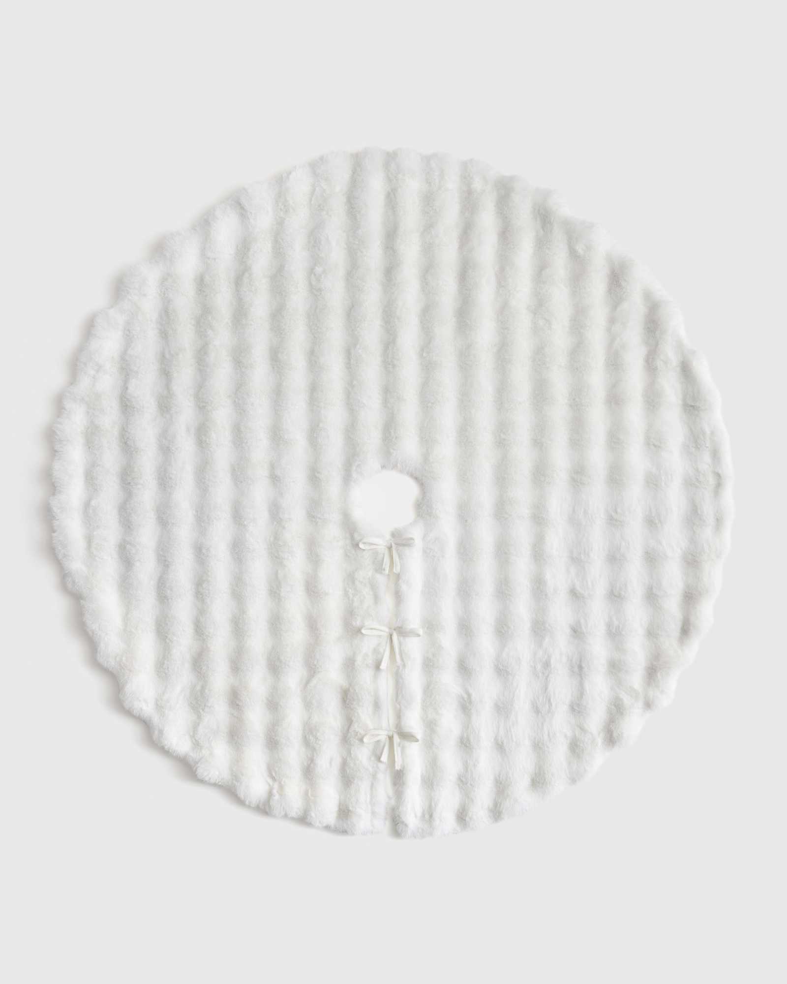 snow Faux Fur Tree Skirt