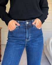Bella Stretch Straight Jeans Midnight-Blue Gabby Thumbnail01 Bella Stretch Straight Jeans Midnight-Blue Gabby Thumbnail01