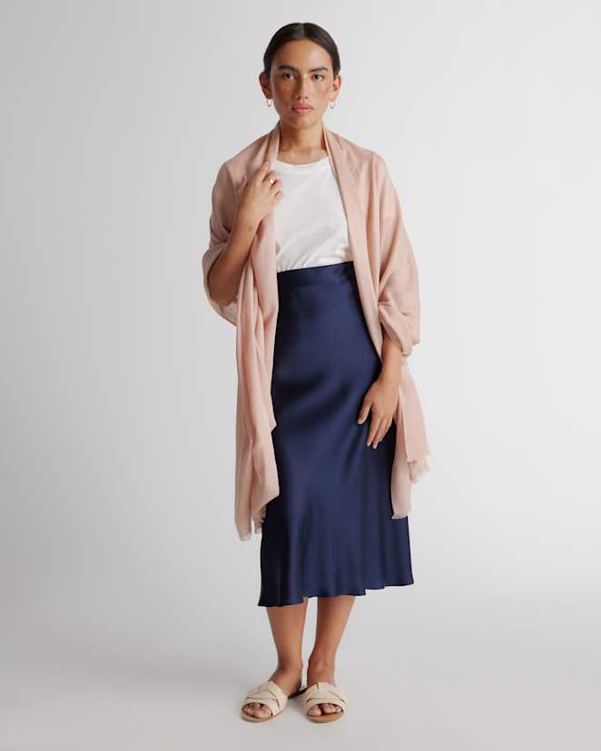 Soft Pink Écharpe légère en cachemire et soie à bords effilochés