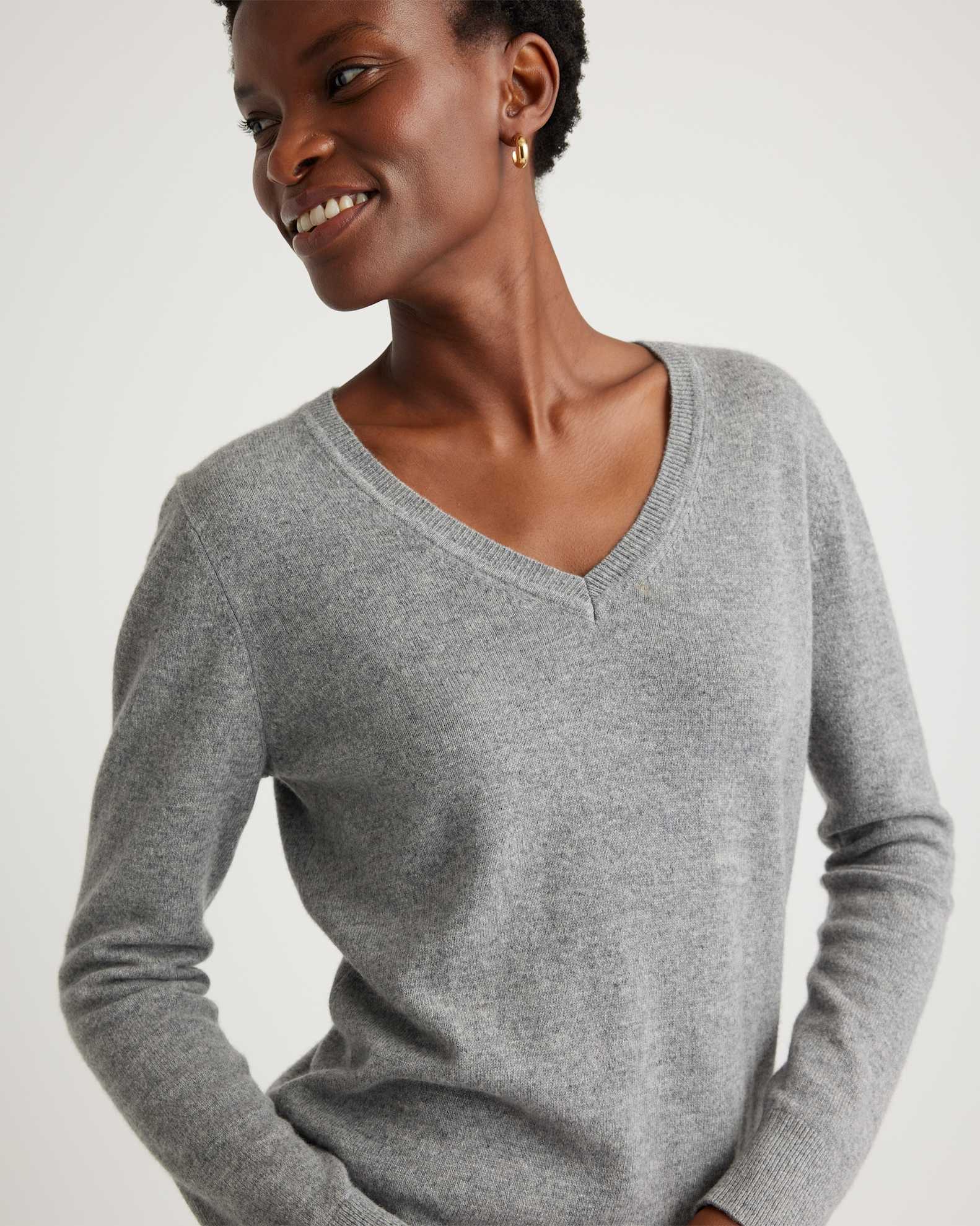 The Cashmere V-Neck Sweater Quince in Heather Grey