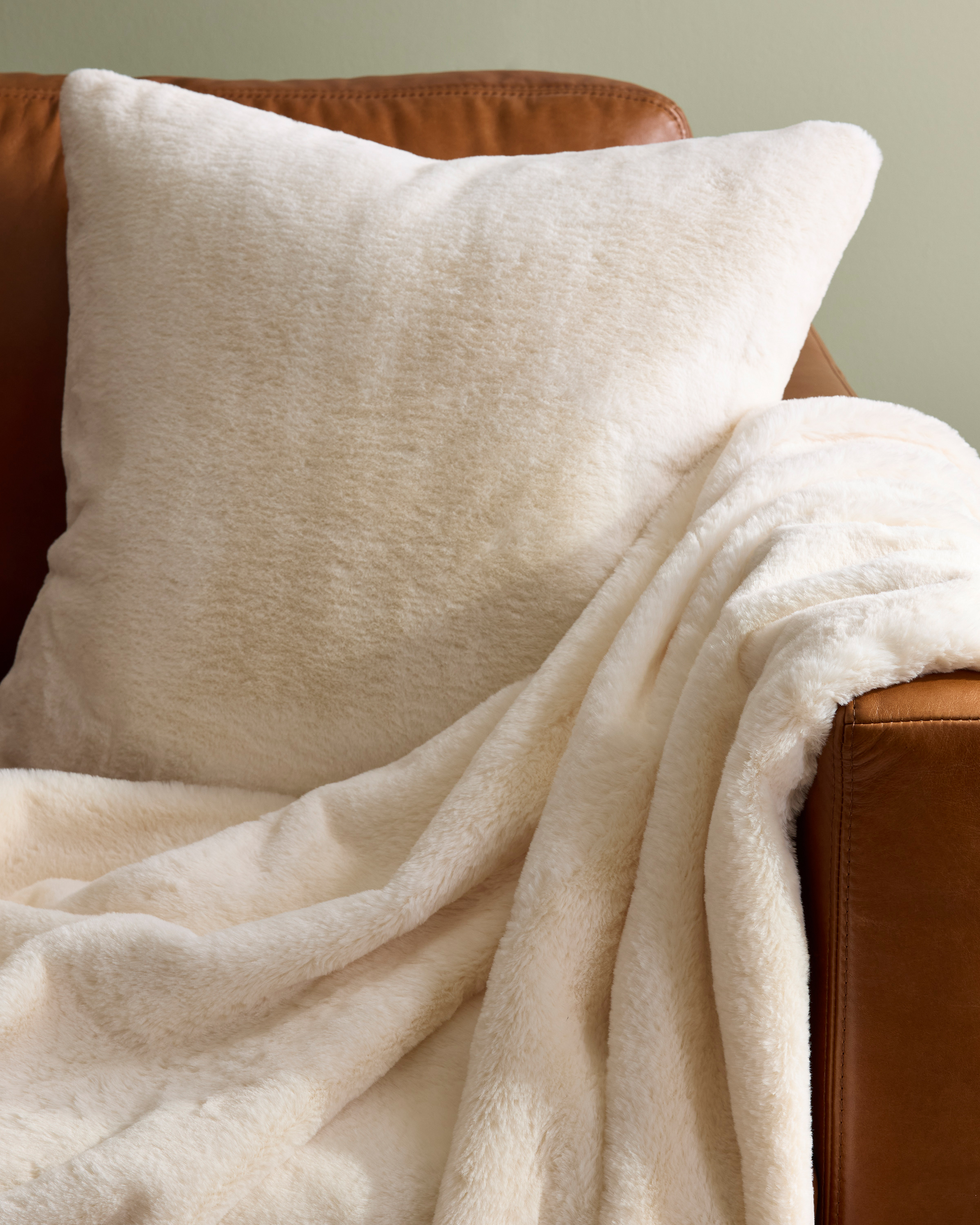 Quince Faux Fur Pillow Cover
