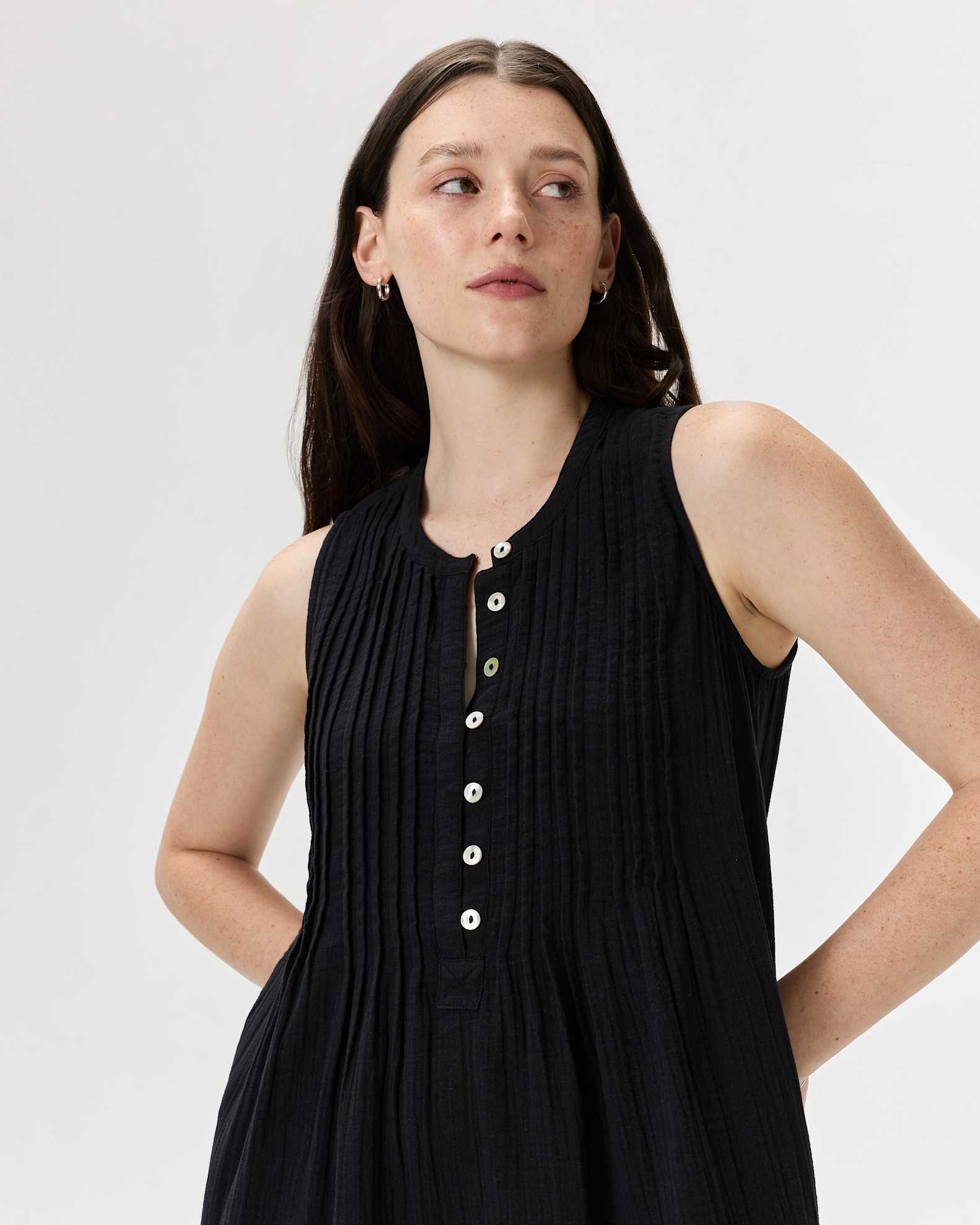 Quince Women's Organic Cotton Gauze Sleeveless Swing Dress, Size XL in Black - Breathable, Relaxed Fit with Pockets Quince Women's Organic Cotton Gauze Sleeveless Swing Dress, Size XL in Black - Breathable, Relaxed Fit with Pockets