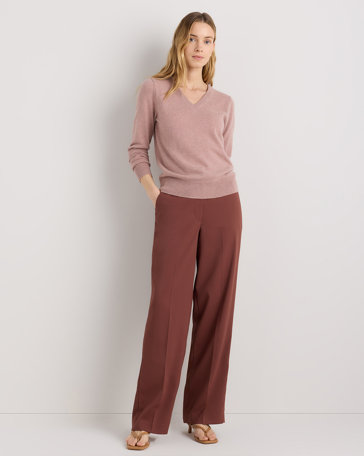 The Cashmere V-Neck Sweater in Heather Vintage Pink