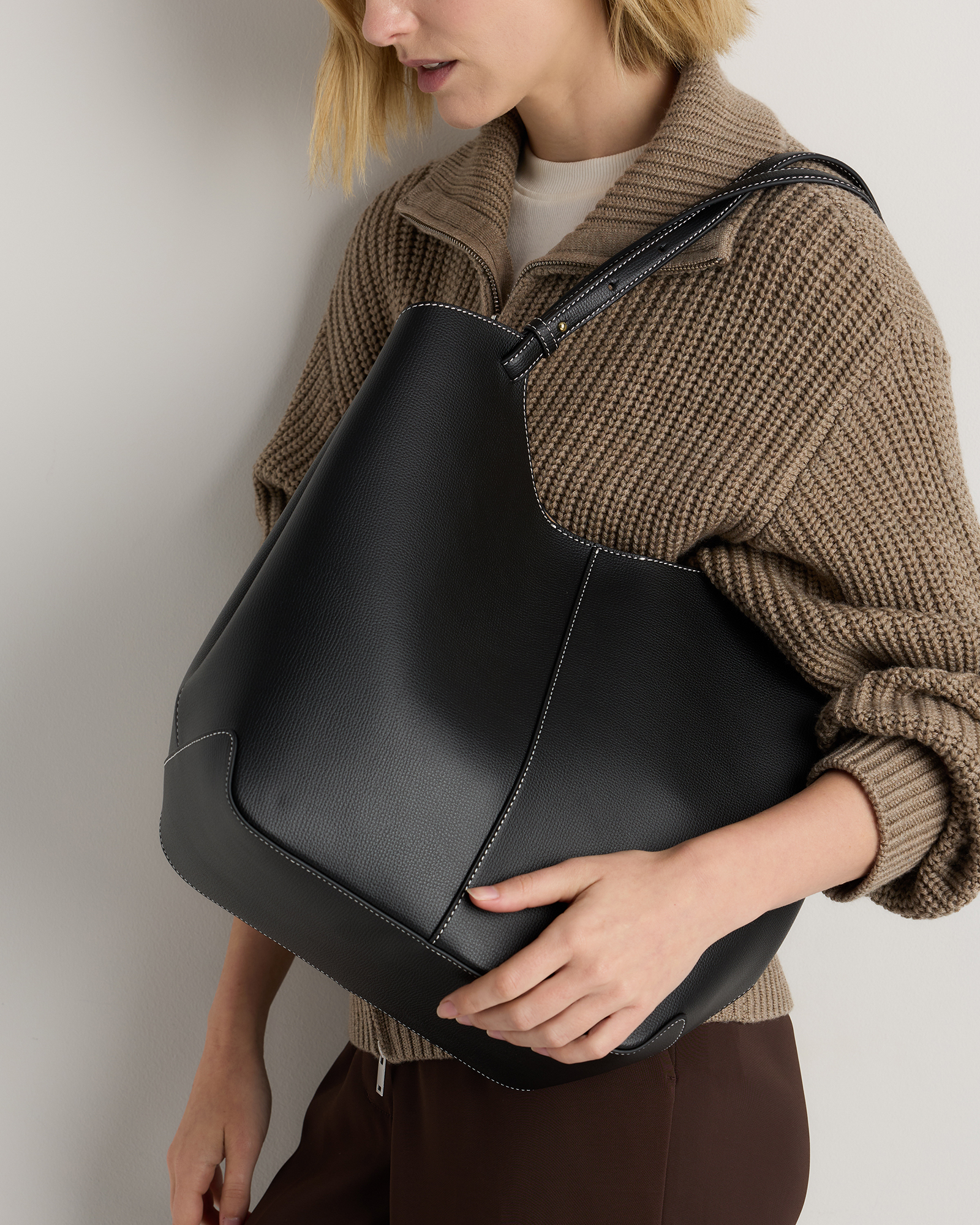 Italian Leather Trapeze Tote in Black | Quince Canada