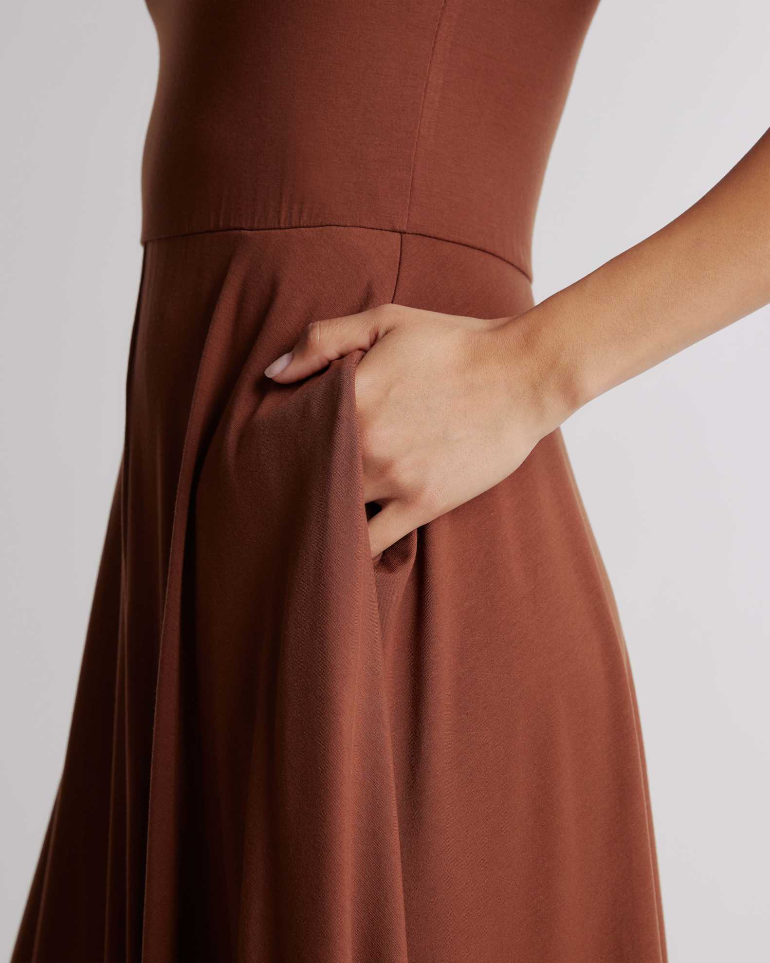 Quince Women's Tencel Jersey Fit & Flare Dress, Medium Size, Brown - Sleeveless, Scoop Neck, Side-Seam Pockets Quince Women's Tencel Jersey Fit & Flare Dress, Medium Size, Brown - Sleeveless, Scoop Neck, Side-Seam Pockets