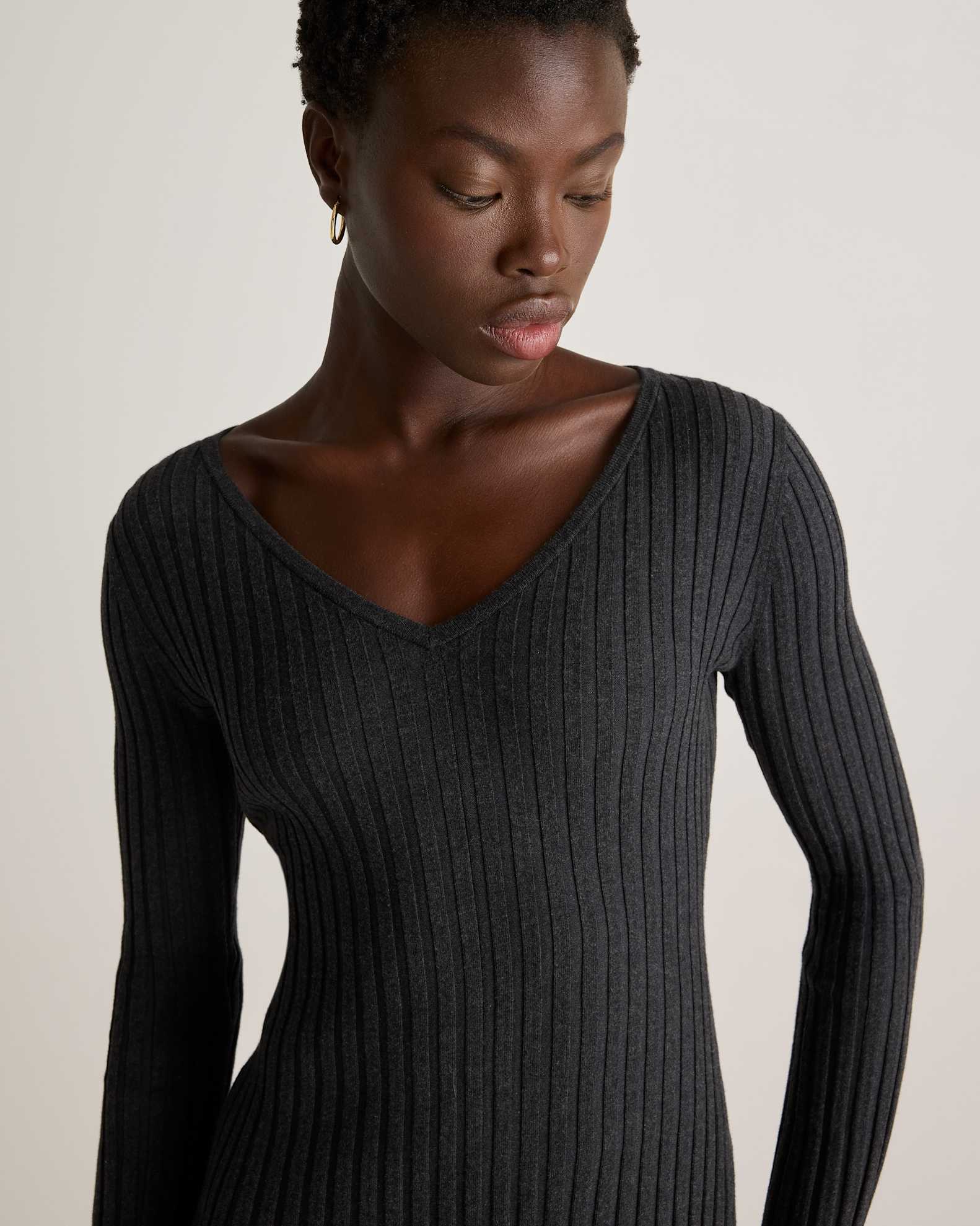 Quince Women's Ribbed Long Sleeve V-Neck Midi Dress in Heather Charcoal, Medium Size, Cotton Cashmere Blend Quince Women's Ribbed Long Sleeve V-Neck Midi Dress in Heather Charcoal, Medium Size, Cotton Cashmere Blend