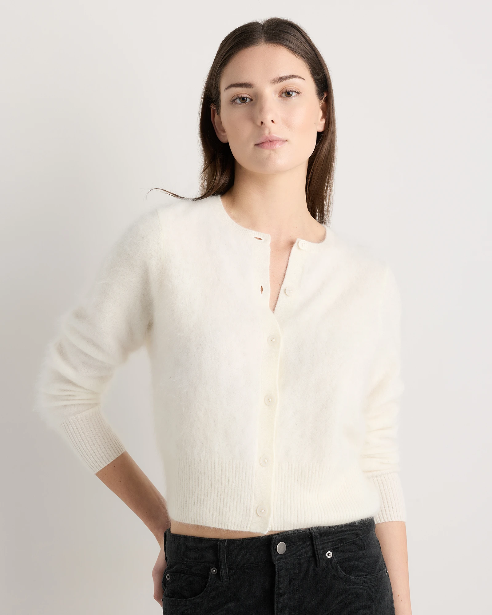 Brushed Cashmere Fitted Crewneck Cardigan in Ivory