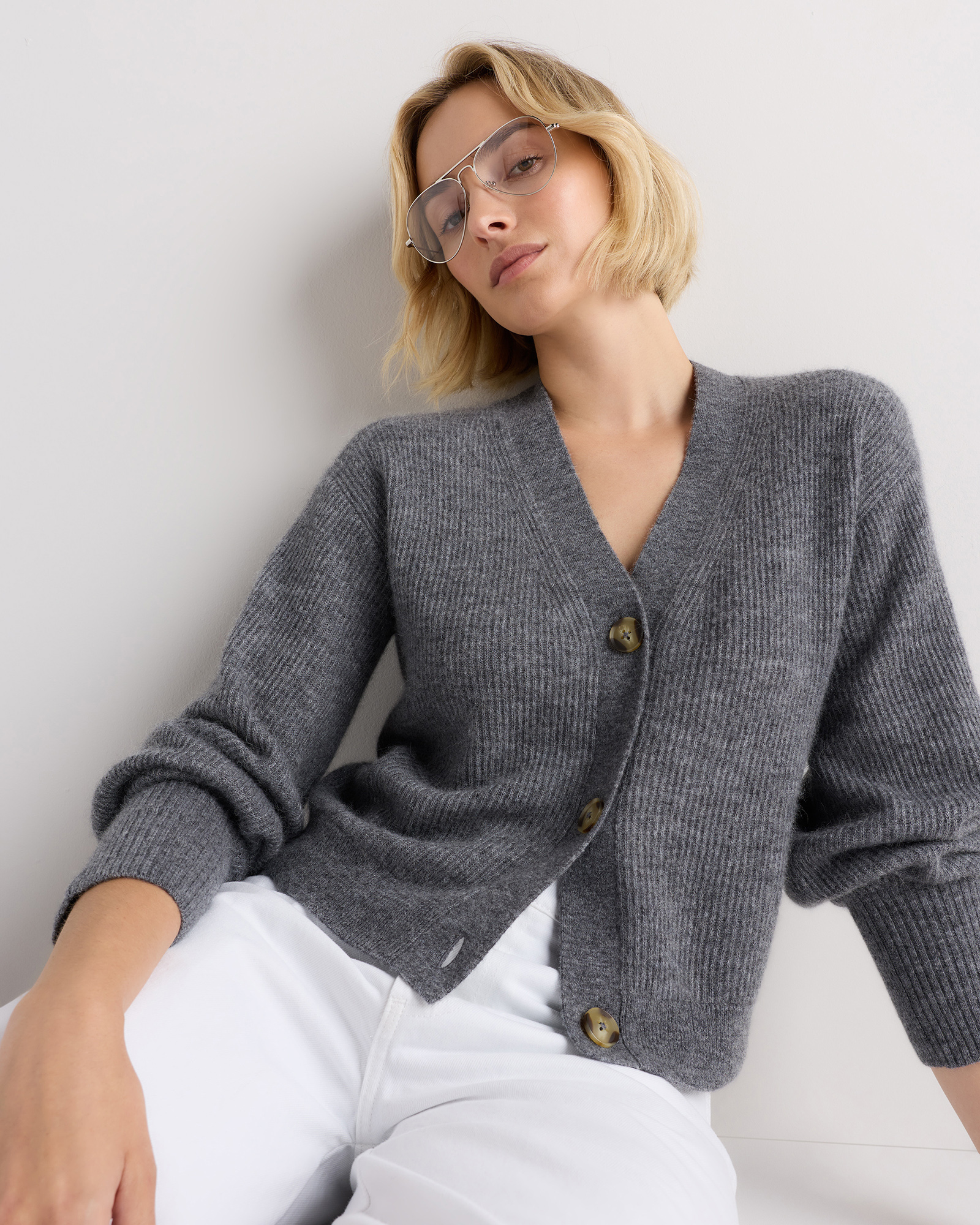 リトルスージー　BABY ALPACA MIX DEEP V NECK PO Lightweight Baby Alpaca Cropped V-Neck Cardigan in Smoked Charcoal