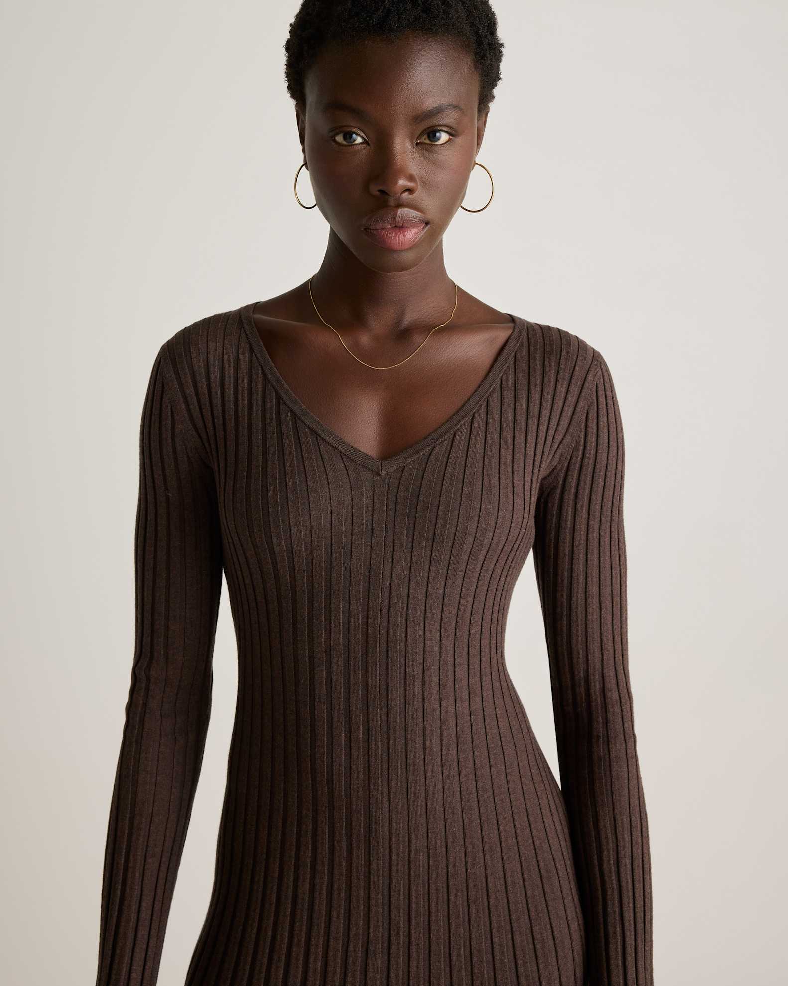 Quince Women's Cotton Cashmere Ribbed Long Sleeve V-Neck Midi Dress, Mocha Heather, Medium Size Quince Women's Cotton Cashmere Ribbed Long Sleeve V-Neck Midi Dress, Mocha Heather, Medium Size