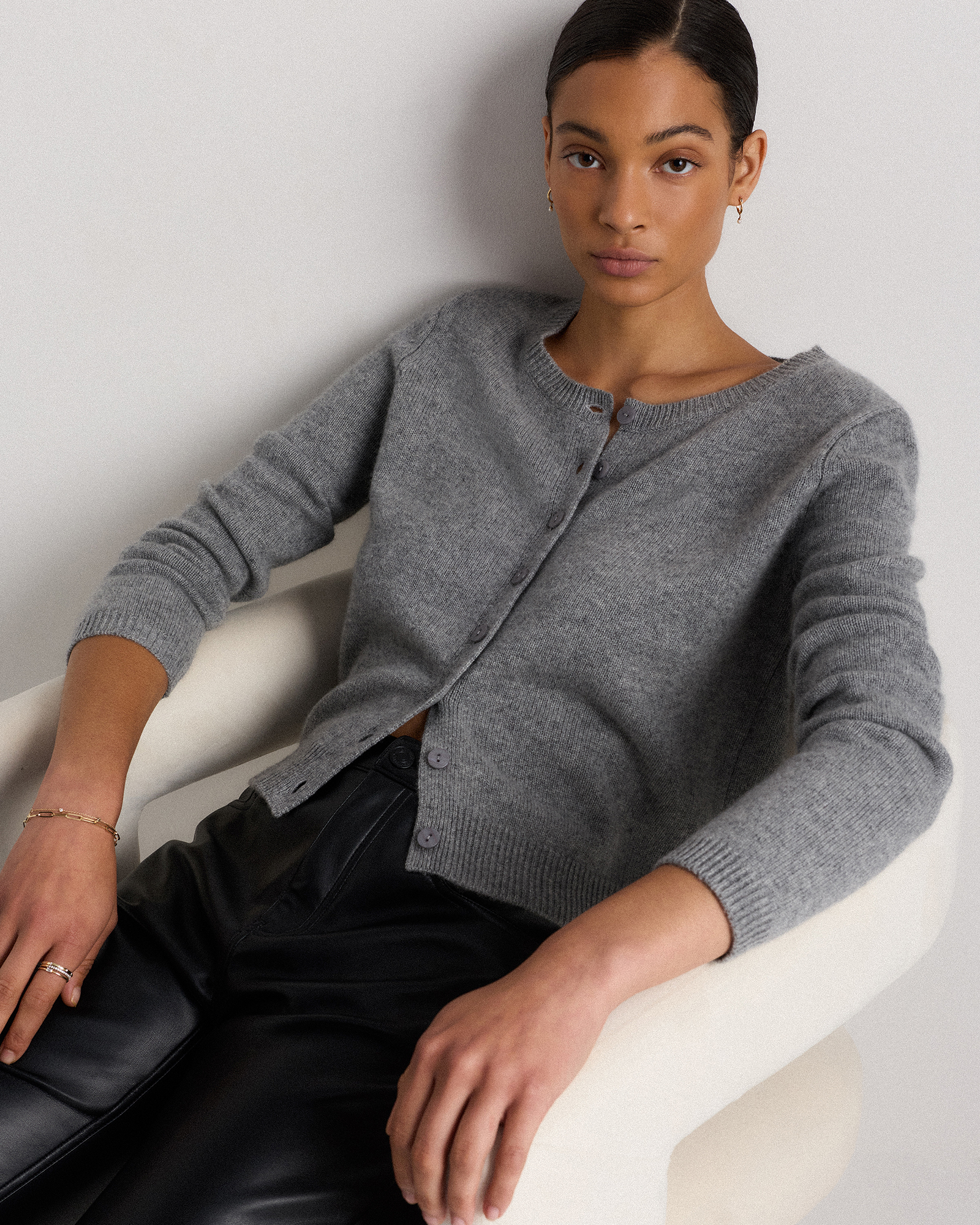 Mongolian Cashmere Cropped Crew Cardigan in Heather Grey