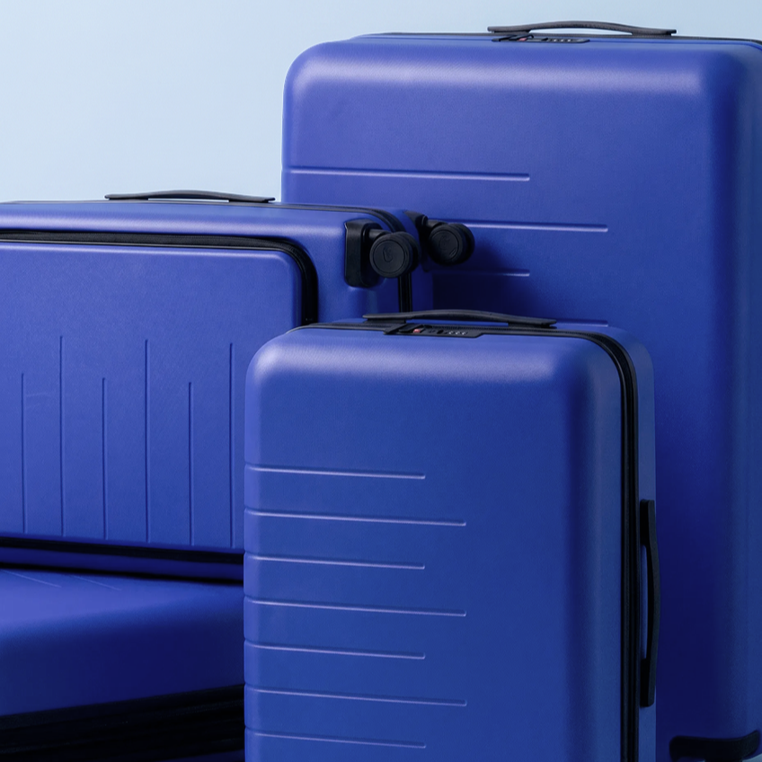 AI Luggage Multi Cobalt Lifestyle01