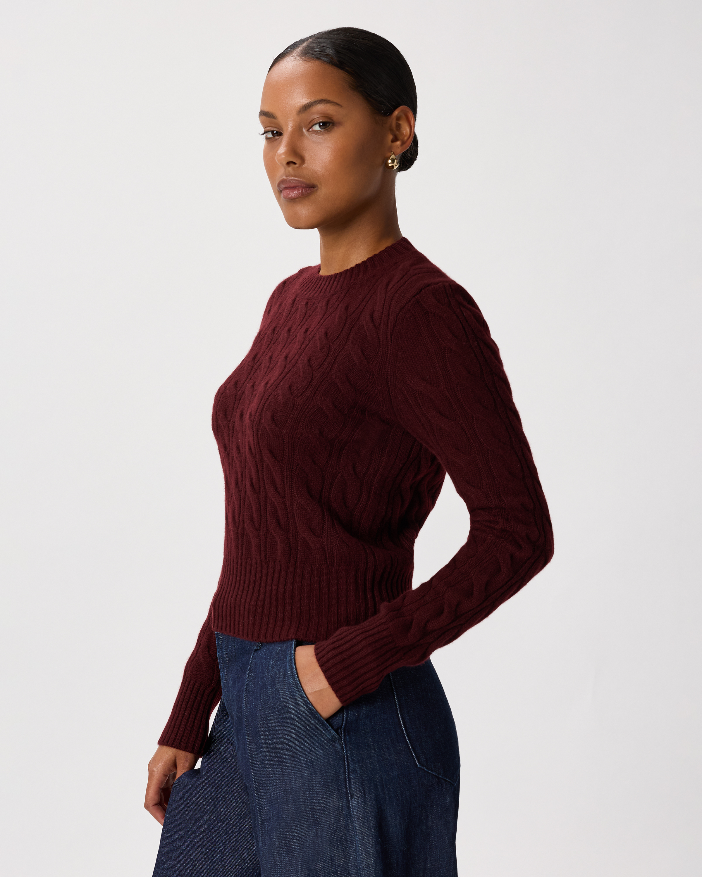 【新品未使用タグ付】Cashmere Seamless Knit Mongolian Cashmere Shrunken Cable Crewneck Sweater in Rich Burgundy