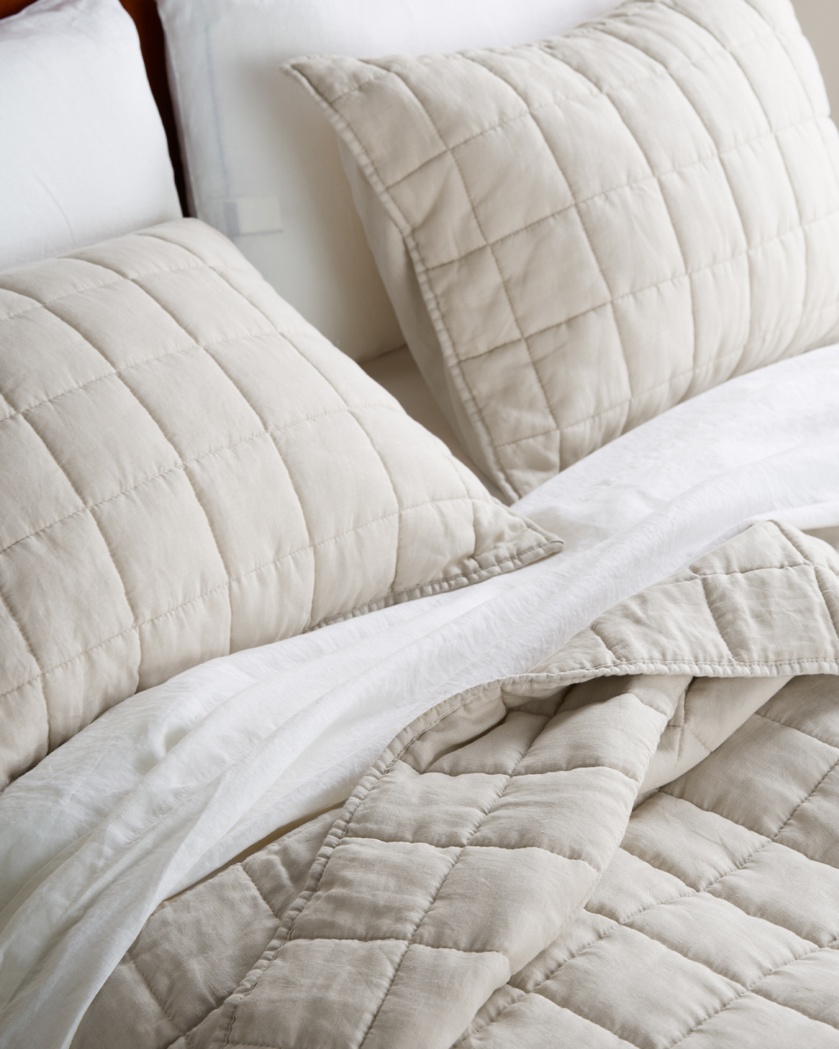 LinenQuiltCollectionSandandWhiteSheets 1731