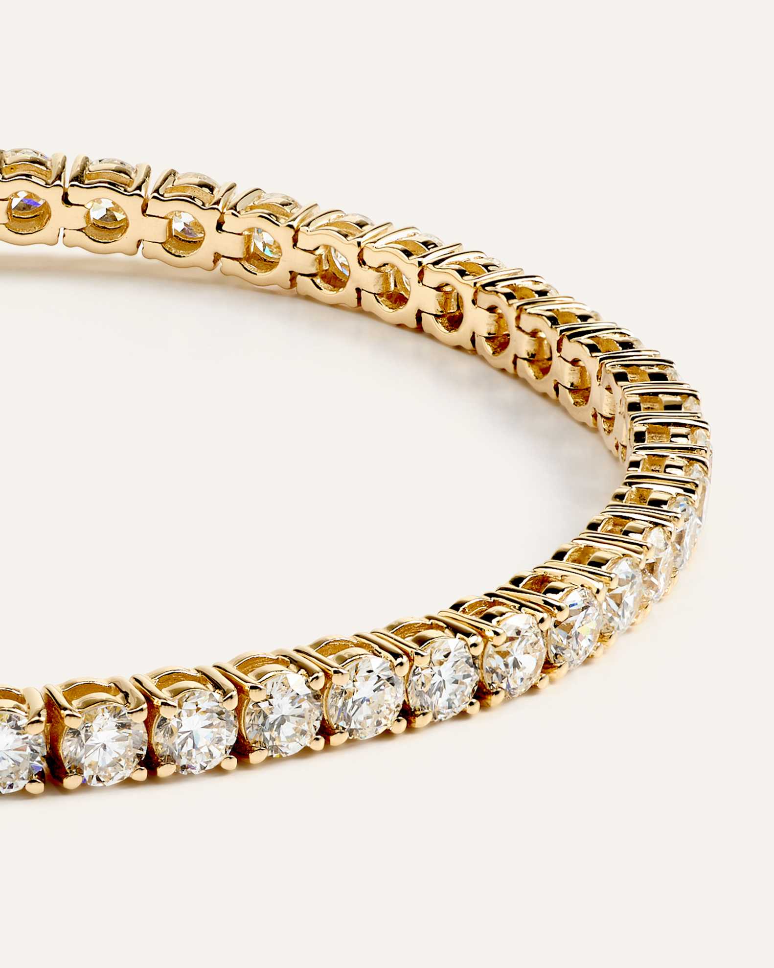 Bracelet mariage en or jaune 14 carats taille ronde diamant cultivé en labora Bracelet mariage en or jaune 14 carats taille ronde diamant cultivé en labora